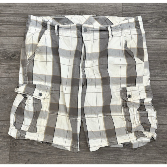 Levis Cargo Shorts Mens 42 Gray White Plaid Check Classic Fit Pockets‎ - Picture 1 of 6